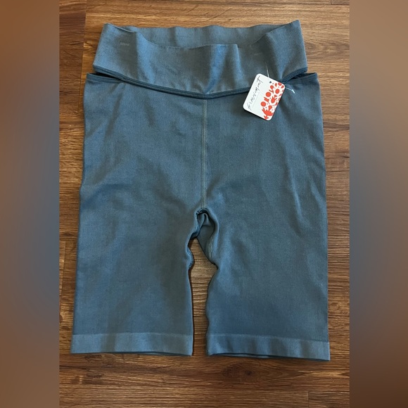 NWT FP Movement Witness The Fitness Bike Shorts Sz XS - Picture 5 of 12